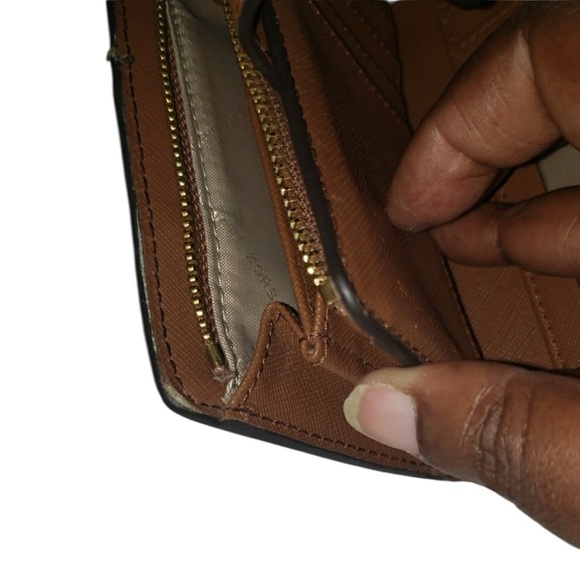 Michael Kors Beige Monogram jet set bifold Wallet with Gold Hardware No Callouts - Picture 11 of 12